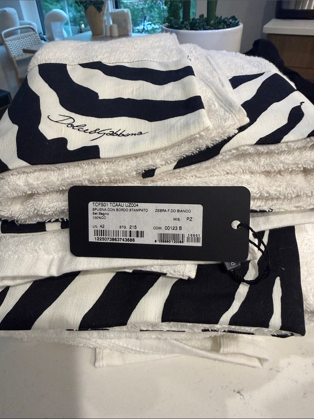 NWT Dolce & Gabbana Black and White Zebra Print 5 Towel Set